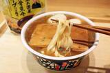 「【ゴールデンどん兵衛】麺もおだしもキンキン！　金の濃厚豚骨魚介スープを追加した夏仕様のぜいたくどん兵衛！＜野島慎一郎のバカレシピ＞」の画像7
