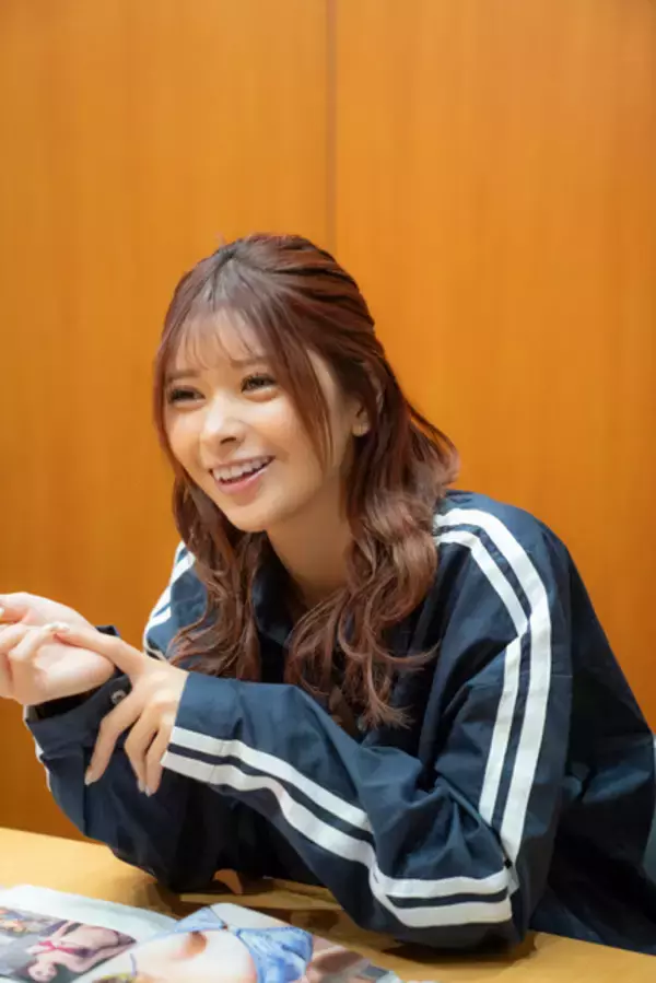 「ゴージャス☆なIカップで話題の「令和の超新星」山田あいが語る初グラビアの記憶「下乳は出ていたけど、思っていたより王道だなって。撮影中はノリノリでした」」の画像