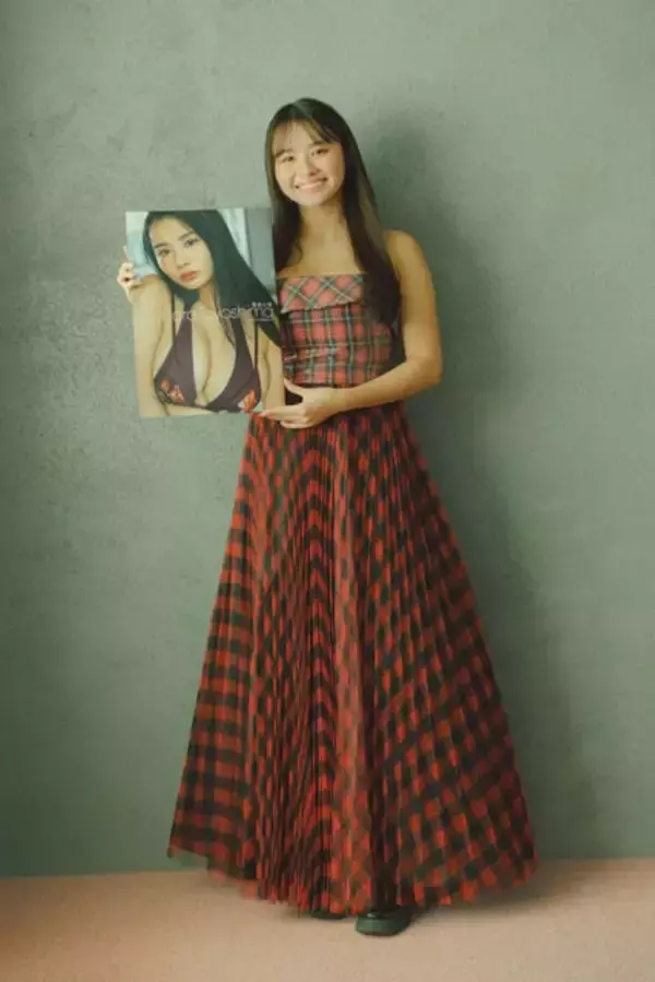 「グラビア界の"ラスボス"豊島心桜が初のカレンダーブックをついに発売！「今回限定のわがままボディをぜひ見て欲しいです」」の画像