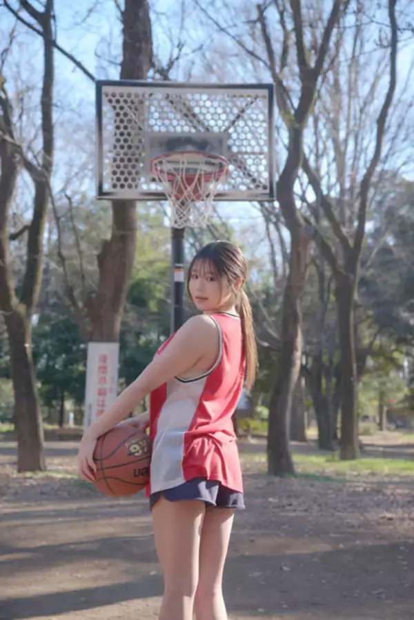 「中川パラダイス激推し！ 天然Kカップの新人グラドル・藤川あかりが初のデジタル写真集を発売「全身タイツの撮影は未知の領域でした（笑）」」の画像