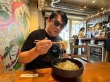「【ピエール瀧の「萌え萌やしソバ探訪録」】27杯目「ペペロンチーノ風醤油味!?　ハワイアンスタイルのもやしソバ」」の画像4