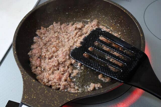 【プリングルズのミルフィーユコロッケ】プリングルズとひき肉を重ねてパン粉をつけて油で揚げたザクザク食感のコロッケが誕生！＜野島慎一郎のバカレシピ＞