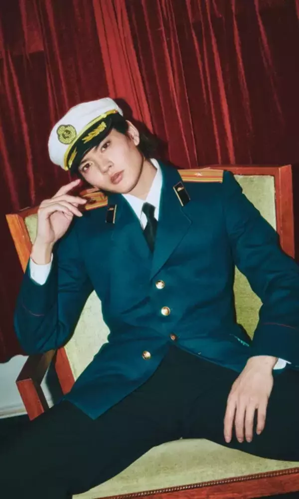 「2.5次元舞台で注目の俳優・二階堂心がデジタル写真集を発売。「"ヒモ男"設定のシーンでは愛犬と初共演しました！」」の画像