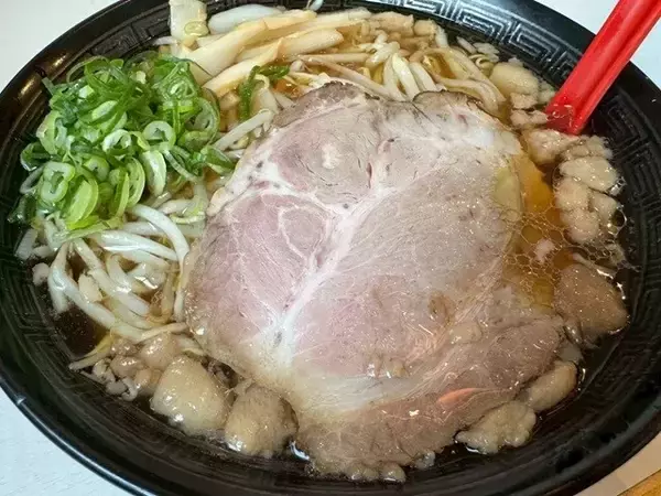 「【ピエール瀧の「萌え萌やしソバ探訪録」】17杯目「もやしソバよりも気になる『ハンバーグラーメン』を出すお店へ！」」の画像