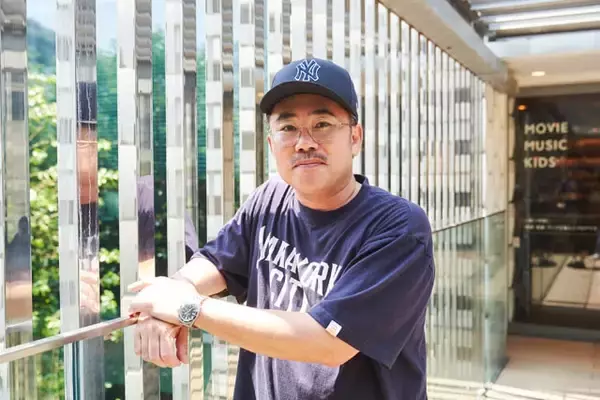 「『グラビアの読みかたーWPBカメラマンインタビューズー』竹内裕二／YUJI TAKEUCHI編・後編「グラビアはやるつもりがなかったのですが、週プレの編集者さんが何度もオファーしてくださり、もう断れないと（笑）」」の画像