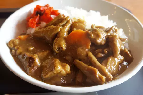 「【もつカレー】ごろごろ、とろとろのもつがカレーと融合。もつ煮専門店のもつカレーが絶品だった：パリッコ『今週のハマりめし』第241回」の画像
