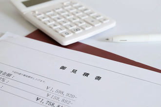 相次ぐコンサル「過剰請求」問題。国・自治体はなぜ外注する？