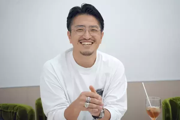 『グラビアの読みかたーWPBカメラマンインタビューズー』高橋慶佑編・前編「カメラマンになる前はコンドームが有名な化学メーカー働いていました」