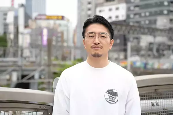 「『グラビアの読みかたーWPBカメラマンインタビューズー』高橋慶佑編・前編「カメラマンになる前はコンドームが有名な化学メーカー働いていました」」の画像