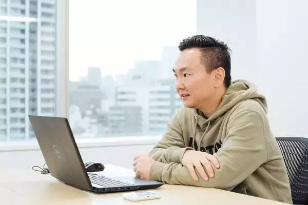 「ネタ作りは「削る」、本の執筆は「膨らます」　かまいたち山内に聞く初のエッセイ本」の画像