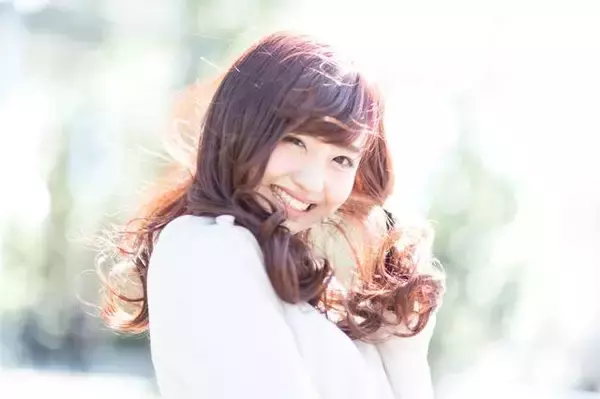 「脳の働きから分かる、いつでも笑顔でいる人が好かれる理由」の画像