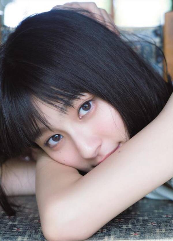 無邪気な表情から大人っぽいカットまで 吉川愛 初めてづくし のファースト写真集を刊行 18年1月18日 エキサイトニュース