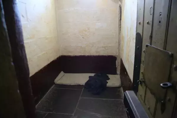 「刑務所で発揮される創意工夫がすごすぎる！　酒、タバコ…嗜好品を自作する受刑者たち」の画像