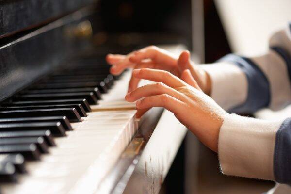 ピアノが弾ける人はどれくらいいる？　「女の子の習い事」イメージも大きく影響か