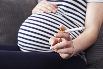「妊婦が喫煙しちゃいかん！」　胎児を心配した男が女性をボコボコに