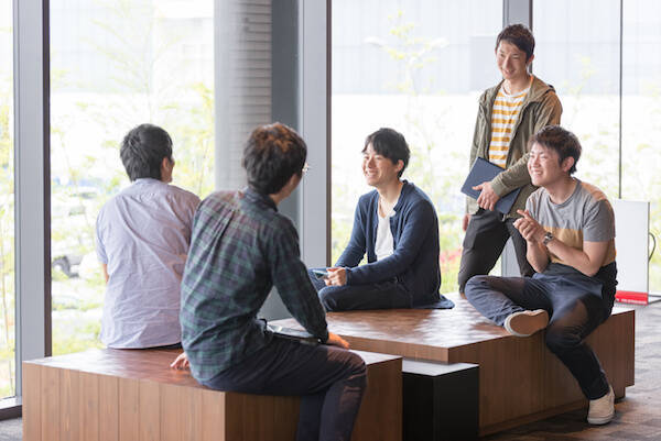 メールや電話を使わず、全部Slackで完結 「IT企業に2カ月勤めた」体験に反響