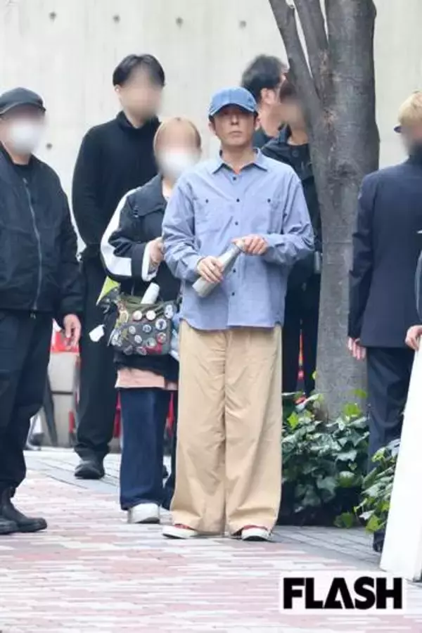 高橋一生　目深に帽子を被りキョロキョロ…テレ朝初主演姿をキャッチ！　活躍のいっぽうで注目される“夫婦共演も積極的”俳優界の新たな夫婦像