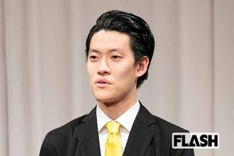 粗品、“あのちゃん匂わせ” 衣装披露も “鈴木紗理奈嫌い” 騒動に貫く沈黙…過去には若手アイドルの “礼儀批判” で注視される対応