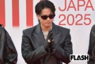 平野紫耀　プールで美しすぎる上裸姿披露、パリコレのすらっとスーツとのギャップにファン悶絶