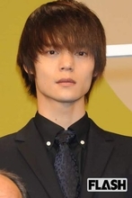 窪田正孝、海外ドラマ撮影中に水川あさみを “チラ見せ” 夫婦ショット披露…「マンション引き払い」報道で注視される “海外移住” の可能性