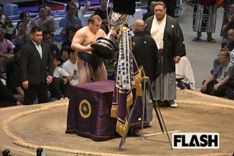 安青錦、3度め優勝も足首のケガは深刻「休場すべきだった」の声も…思い出される貴乃花の「悪夢」とは