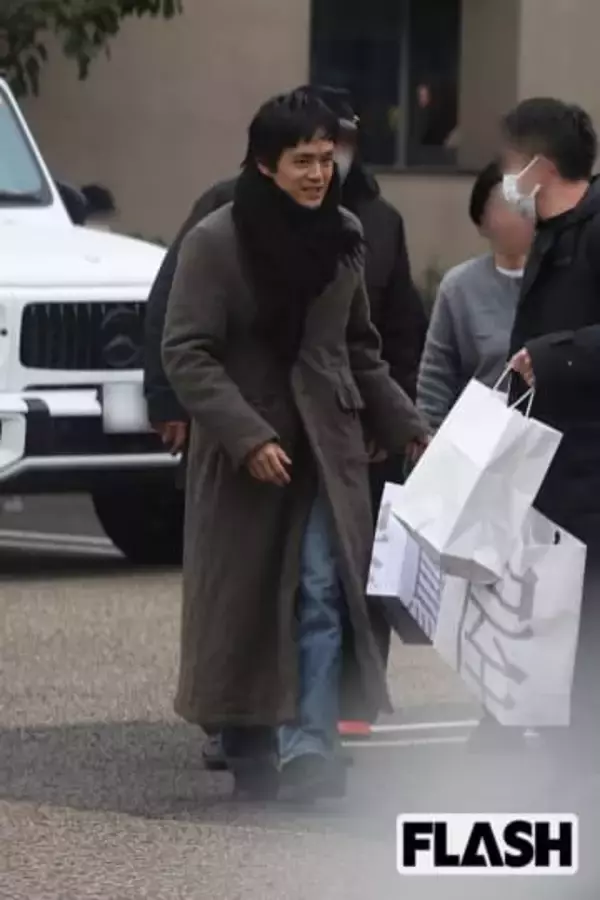 池松壮亮、「ほとんど女性ファン」イベント終わりの談笑姿をキャッチ…『豊臣兄弟！』で人気急上昇に熱愛・河合優実との行く末は