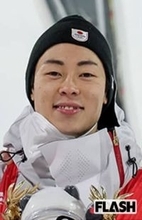 スキー・小林陵侑　メガネにスーツの“激変”姿で会見、北京五輪では“アジアのイケメン”各国から注目の的