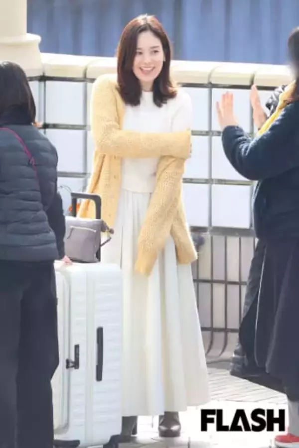 筧美和子　出産前の“最後の大仕事”での爽やかコーデをキャッチ！結婚後も絶好調な女優業