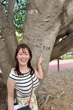 グラビア界を進撃する元NHK・竹中知華アナ（44）、お花畑で抜群のスタイル披露してファン驚愕