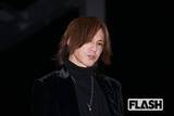 「LUNA SEA・SUGIZO「『新たな戦前』にしない」発言が波紋…タモリの名フレーズを援用して改憲を全面否定」の画像1