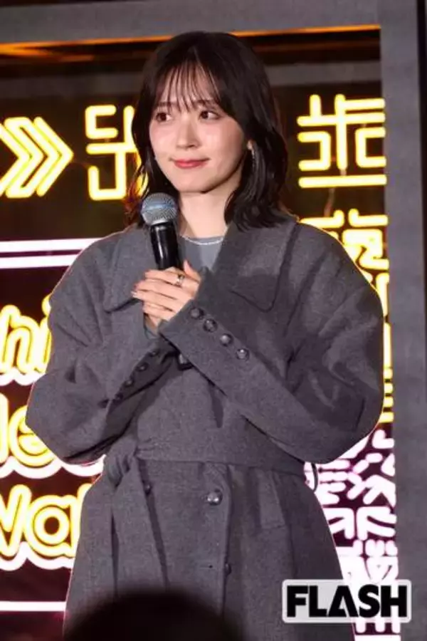 鈴木愛理、ニューヨークで “真っ赤な顔” のあざとポーズ…親友・岡崎紗絵が引き出した “ガチのほろよい” 素顔にファン悶絶