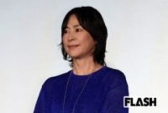 55歳・西田尚美のセーラー服姿にファン大歓喜「高校生に交じってもいちばんかわいい」…生フラフープ芸も披露で集まる喝采