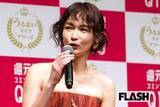 「長谷川京子　ピチピチ紫ドレスで美魔女オーラ全開「この色気はすごい」47歳のケタ違いスタイルに絶賛」の画像1
