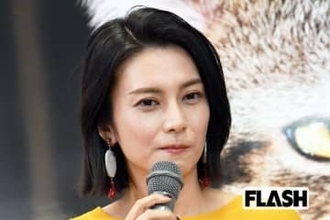 柴咲コウ『FNS歌謡祭』で“STARTO人気アイドル”とコラボ「ほぼ同じ顔の大きさ」の異次元スタイルに視聴者驚愕