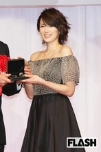 吉瀬美智子、番組共演者へ「楽屋で筋肉触り」距離感バグ仕草が物議…思い出される千鳥・大悟への “泥酔スキンシップ”