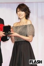 吉瀬美智子、番組共演者へ「楽屋で筋肉触り」距離感バグ仕草が物議…思い出される千鳥・大悟への “泥酔スキンシップ”