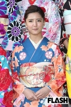藤井萩花、活動再開で語った「へその花柄」タトゥーの意味…元夫・今村怜央は “懺悔の顔彫り” も離婚で分かれた明暗