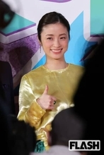 上戸彩　美しすぎる40歳のオールバック姿をキャッチ！“うさぎ役”声優を務めたアニメ映画が“史上No.1”を記録