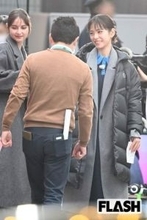 當真あみ、嵐莉菜と “おソロコーデ” をキャッチ！注目のビジュアル抜群女優は “休日に2人で映画” の仲よしぶり