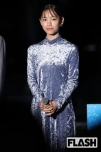 當真あみのドレス姿をキャッチ！新垣結衣、二階堂ふみに続く沖縄出身 “スター候補” の実力とは