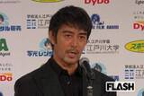 「阿部寛『THE TIME,』で見せた近影に「痩せてる」視聴者驚き…『VIVANT』2カ月海外ロケは“質素弁当”の過酷生活」の画像1