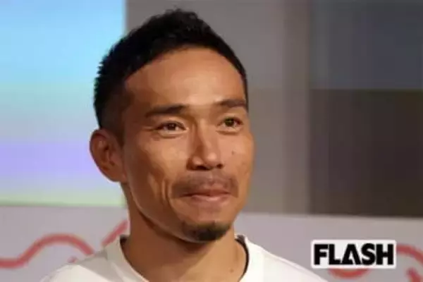 長友佑都「足の負傷」で担架で退場、日本代表の英国遠征に黄信号…妻・平愛梨に寄せられる心配