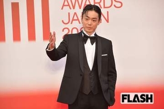 【独自】菅田将暉が長編監督・脚本家デビューへ！“国際派女優”や恩師にオファー、“兄貴分”小栗旬の背中追いかける“次なる野望”