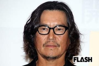 豊川悦司の右腕に“蛇タトゥー”出現!　繊細な青年役でブレイクから31年、“危険な色気”漂わせる怪優に