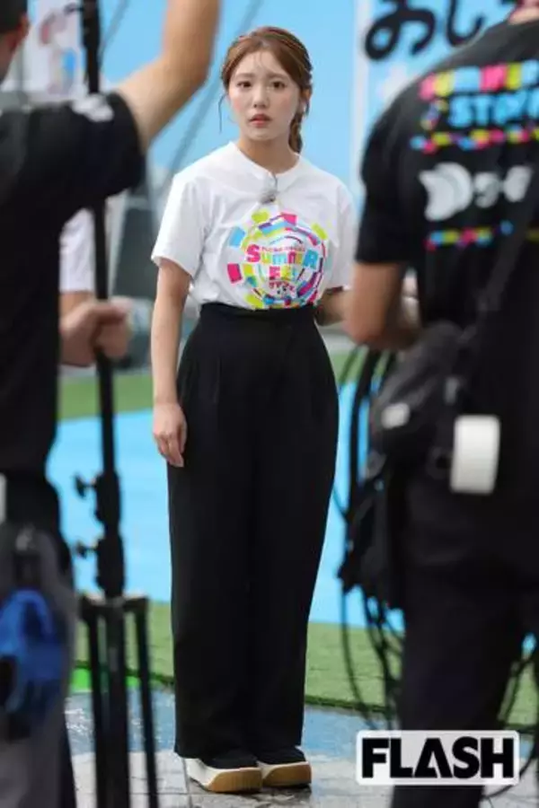 熱さ吹き飛ぶ！テレ朝・人気女子アナ2人の爽やか笑顔をキャッチ…SNSでアイドルさながらポーズ、“ベリーショート” 激変も