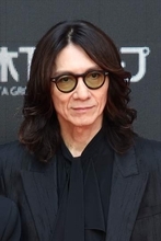 THE YELLOW MONKEY、ツアーTシャツが “差別表現” で販売中止…過去にもあった “公式グッズ” めぐるデザインの線引