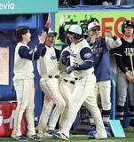 「ヤクルト、開幕前は「最下位」予想なのに首位快走の理由は…野村IDを “反面教師” にした池山新監督が球界に吹き込む新風」の画像1