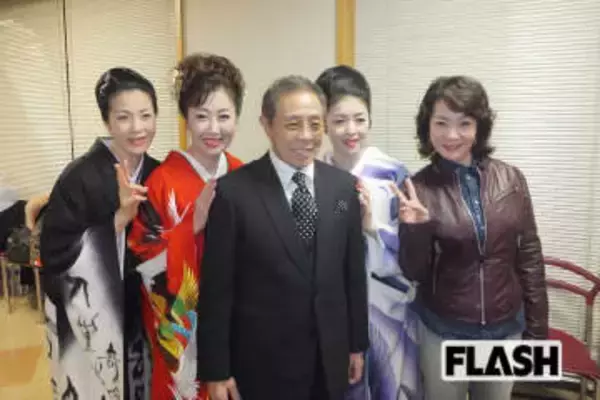 『坂本冬美のモゴモゴ紅白』第31回／ほぼ同期の夏ちゃんは、“愛するダーリン” が見守るなかどんな気持ちで歌っていたのか