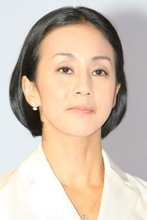 中村江里子“ミニ丈ワンピース”で見せた変わらぬビジュアルに集まる絶賛…ミラノ移住時の“豪邸アパート”も話題に