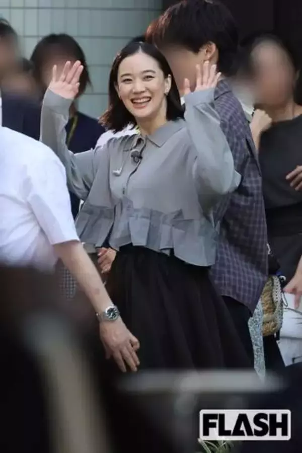 18年ぶり連ドラ主演・蒼井優が気合のファンサ！夫・山里亮太との“夫婦共演解禁”で狙う“ファミリー向けCM”